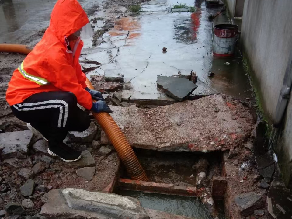 七台河专业清理污水池 炜誉市政以规范流程守护城市 “肠道”