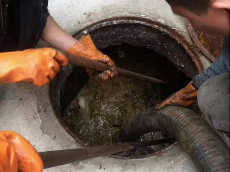 七台河清理化粪池时如何避免沼气的危害?